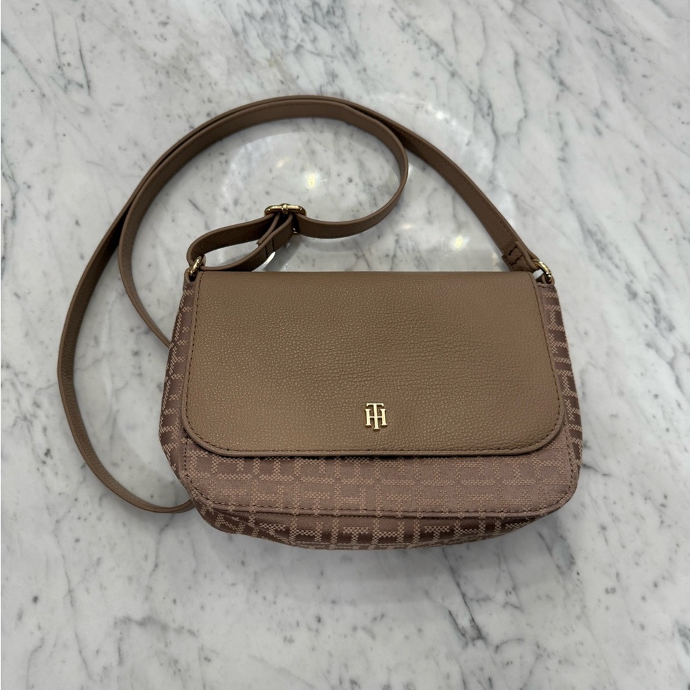 Vintage Tommy Hilfiger Women's Crossbody Purse Brown Tan EXCELLENT CONDITION